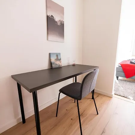 Fullhouse - - K31 - Balcony - 2 Queensize Beds - Smarttv Apartment *